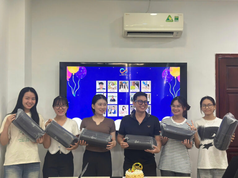 Tiệc sinh nhật tháng 2 — Ngọt ngào hương vị dân gian